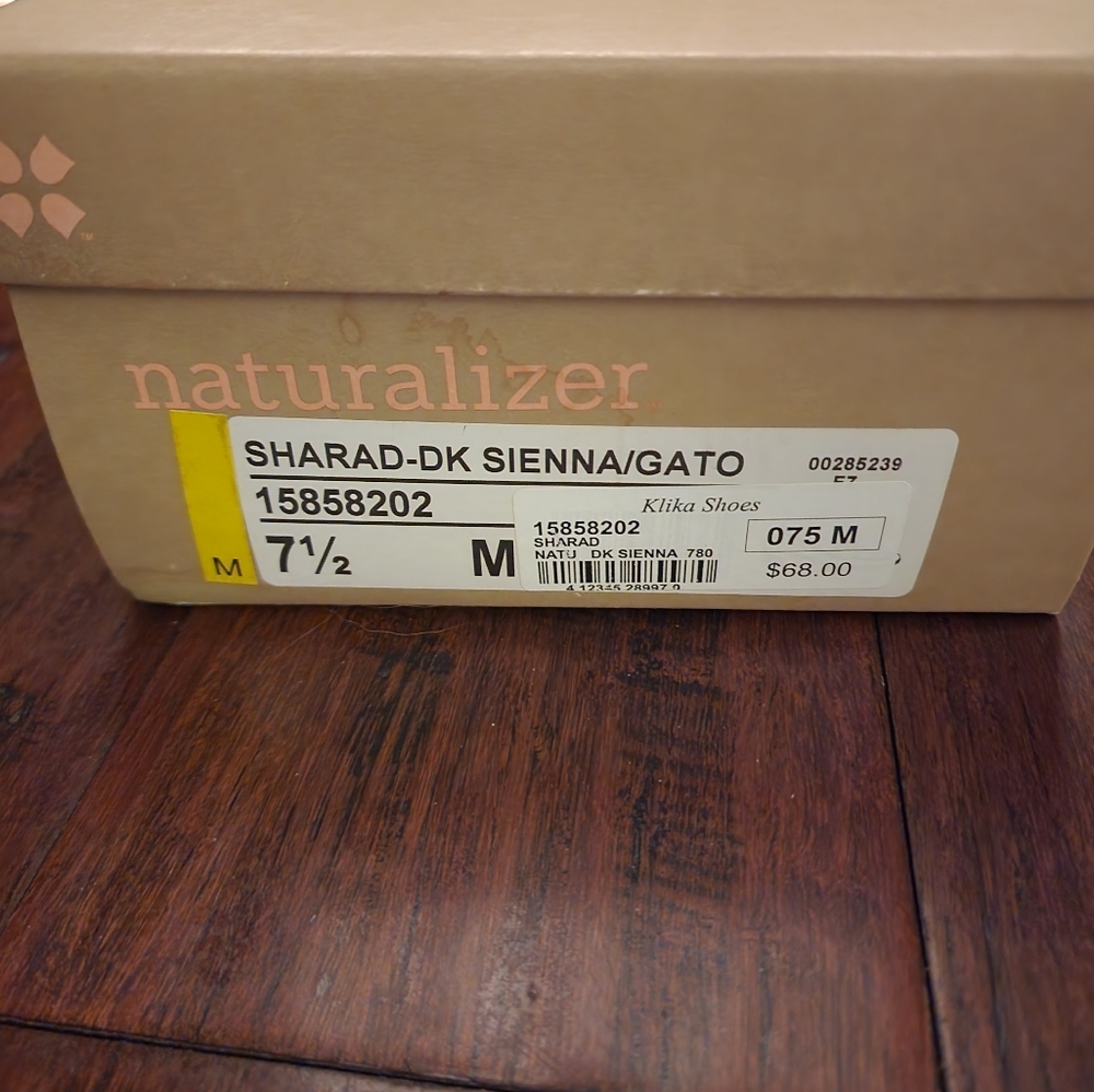 Sandals- Naturalizer - 7.5 - Dark Sienna (Brown) - Picture 3 of 3